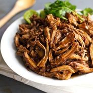Honey Glazed Crockpot Chicken Adobo - simple pantry ingredients, hardly any hands-on time, 200 calories. | https://leicht-korper.today